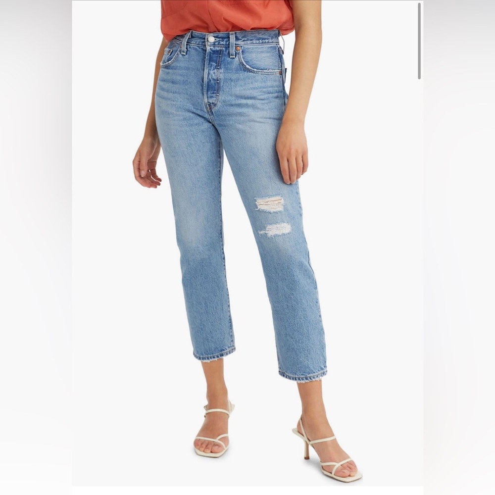 Levi's Wedgie Icon High-Rise Jeans Distressed Cropped 
Size 30 Brand New